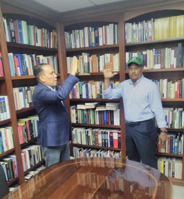 Regidor del municipio de Mella renuncia del PRM y se juramenta en la Fuerza del Pueblo