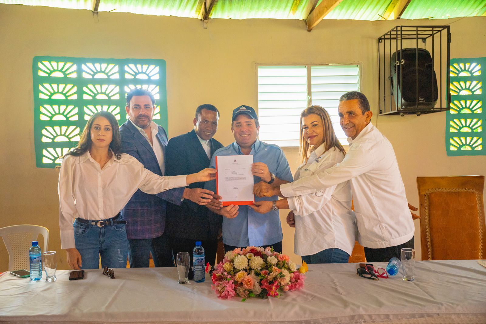 Ministro José Paliza entrega fondos para la construcción de Parroquia San Francisco Javier en Rancho Arriba