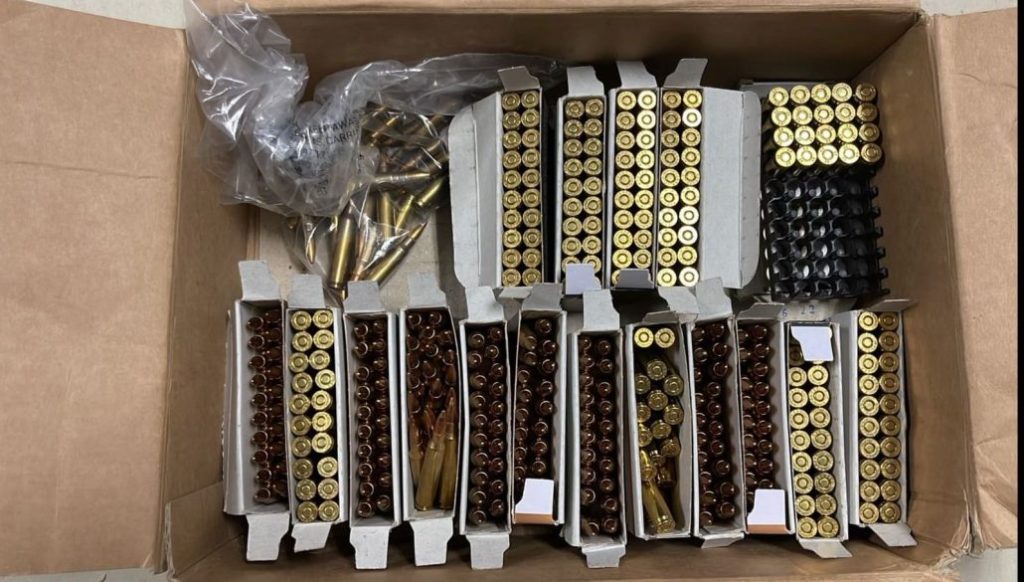 Apresan hombre en Baní con 17 mil gramos de drogas y cientos de municiones