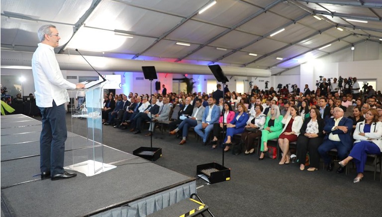 Abinader: Gobierno invirtió 50 mil millones en 2023 mejorar vida RD