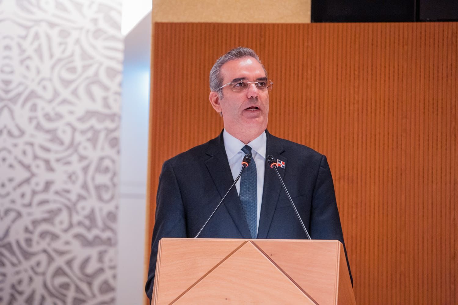 Abinader promulga ley para protección de personas con Trastornos del Espectro Autista (TEA)