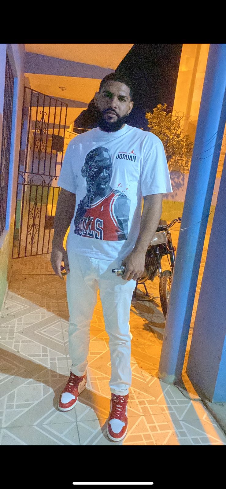 Desconocidos a bordo de un carro matan de varios disparos a un joven en SPM