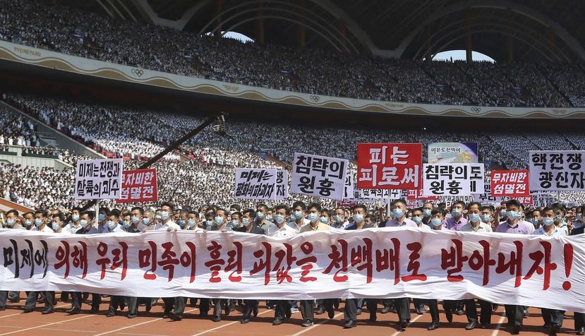 Norcoreanos marchan contra EU y reclaman venganza inmisericorde