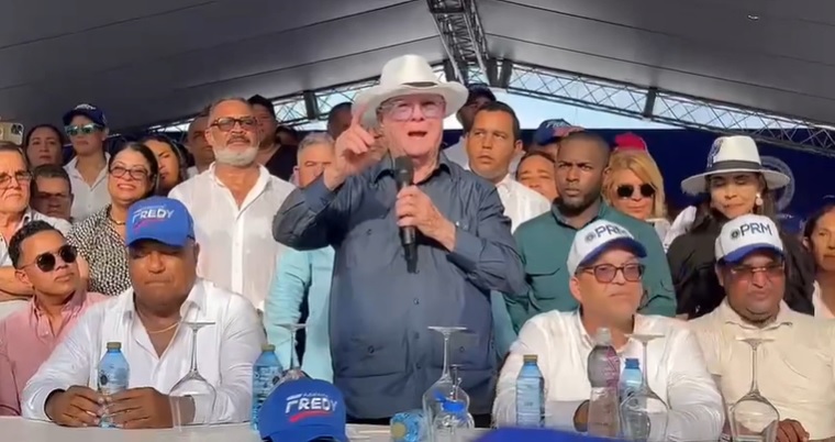 almomento  vertical HM: Abinader «lo está haciendo extraordinariamente bien»