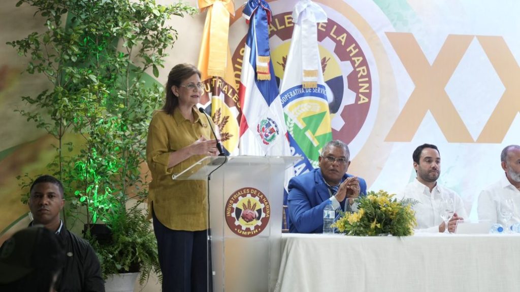 Raquel Peña encabeza acto del 35 aniversario del gremio industrial de harina