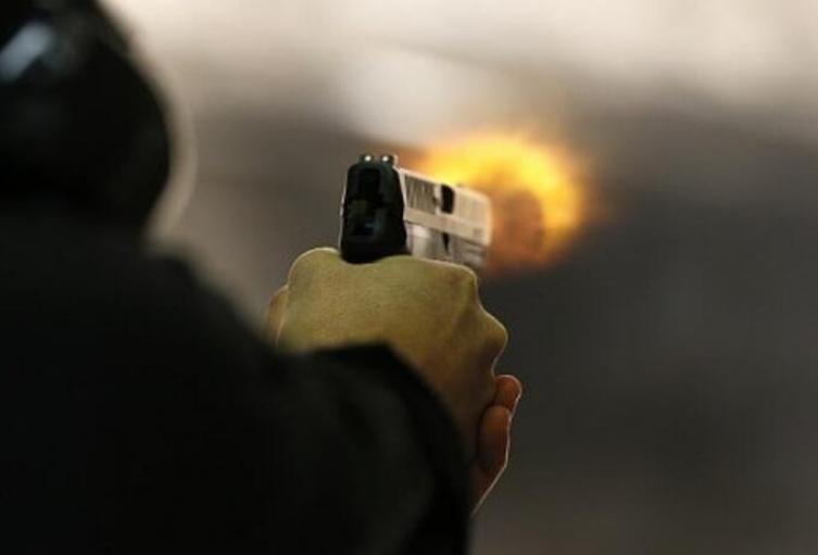 Vigilante privado salva su vida de atracadores porque bala impactó el celular