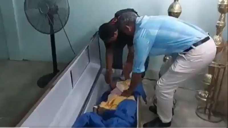 VER VIDEO: Anciana que estaba muerta en un ataúd resucita en pleno velorio