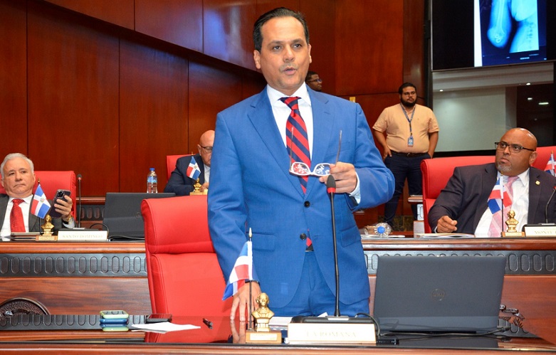 Senador de La Romana denuncia «estafa» a familias empresariales