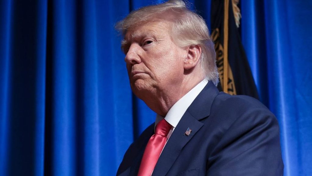 Trump presionó al gobernador de Arizona para que anulara el triunfo de Biden, según medios