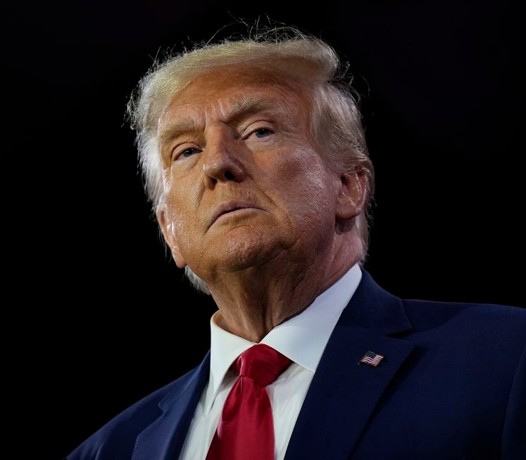 Trump dice que un fiscal le informó que es objeto de investigación por asalto al Capitolio