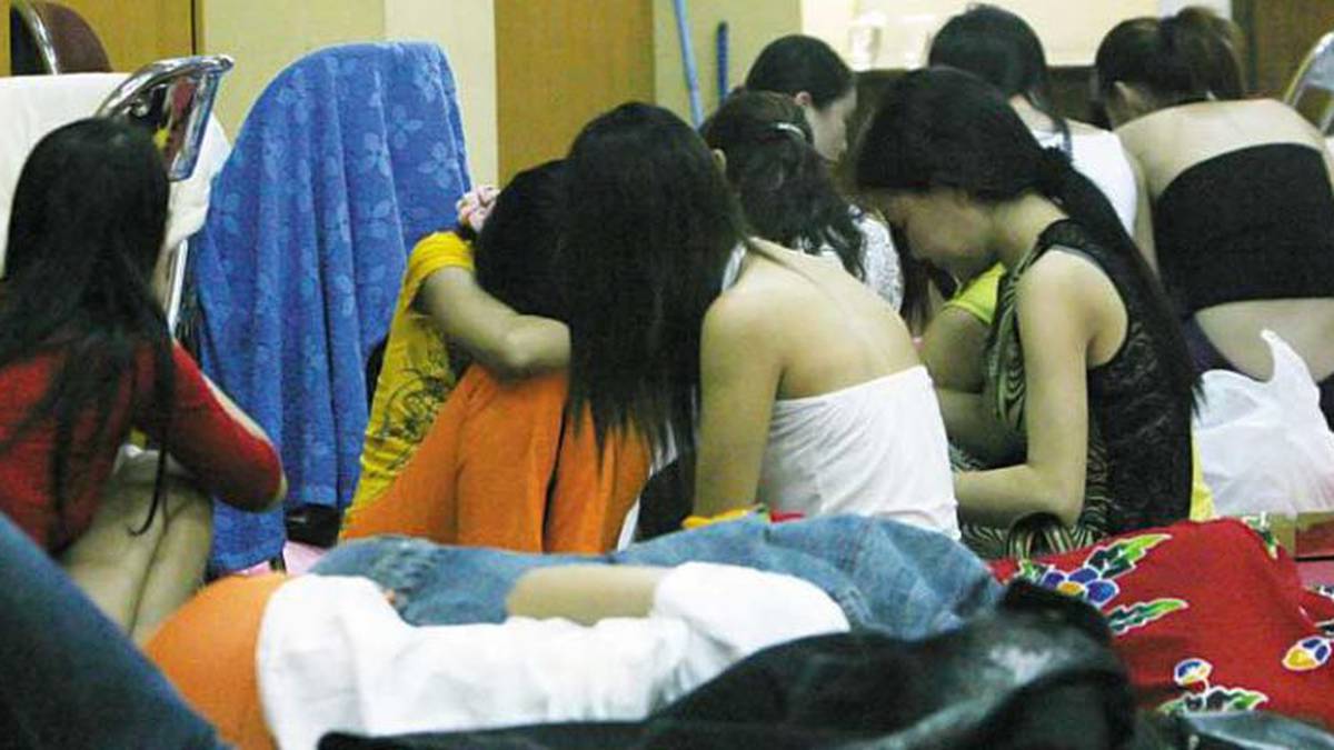 Desarticulan red internacional de trata de personas en Francia