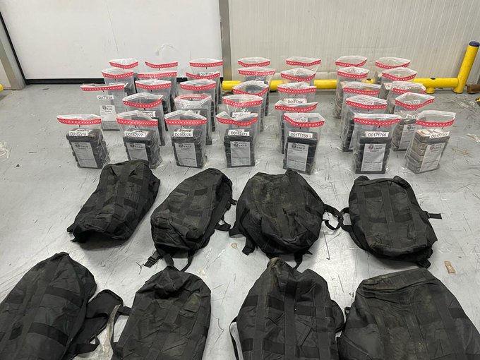 Ocupan otros 200 paquetes de presunta cocaína dentro de cajas de guineos en Caucedo