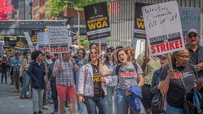 Actores de Hollywood toman las calles con entusiasmo en primer día de huelga