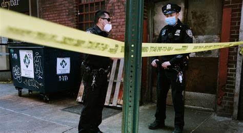 2 muertos y 3 heridos en un tiroteo entre policías y un hombre armado en EEUU