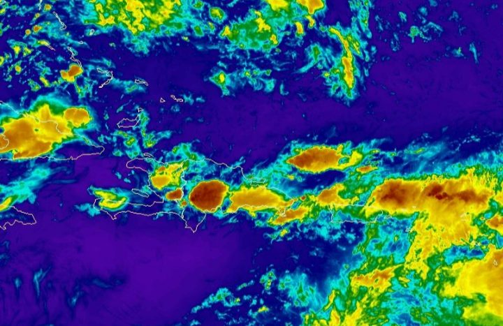Onda tropical en el Canal de la Mona generará aguaceros hoy