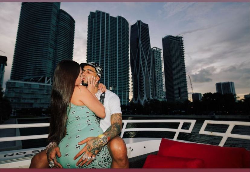 ¿Nueva bebecita? Anuel AA publica romántica foto con una mujer