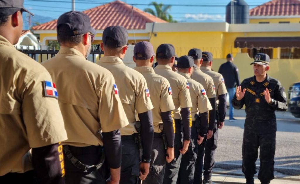 Presidente de la DNCD dice decreto sobre carrera del agente «marca un hito»