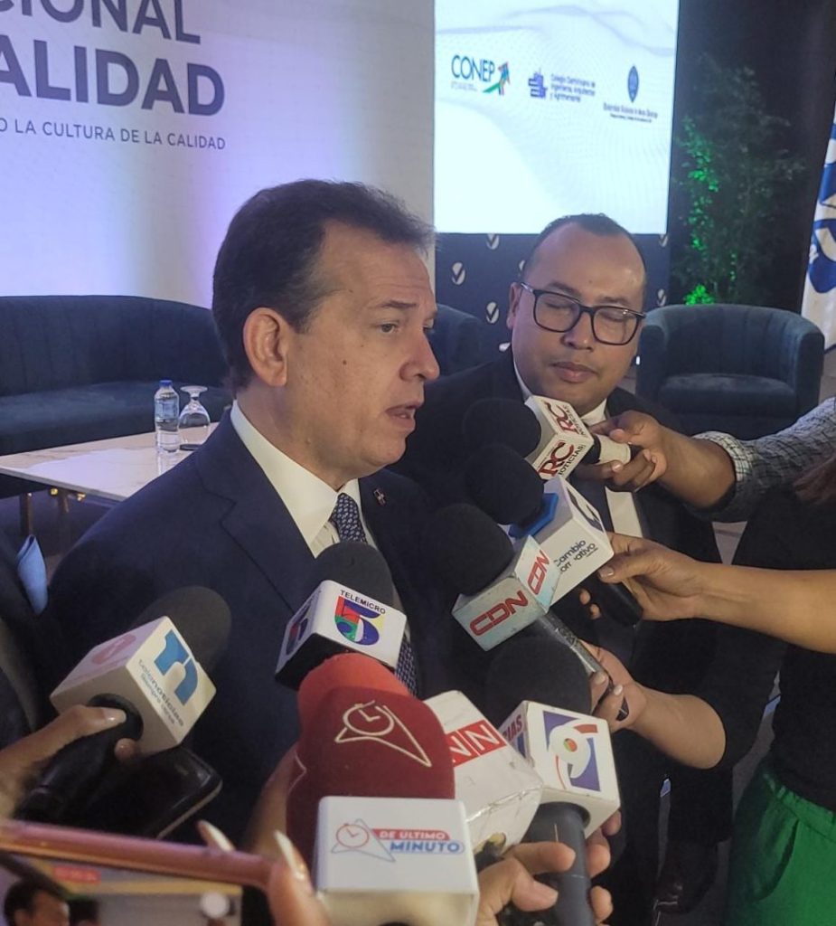 Ito Bisonó dice oposición no tiene “fórmula novedosa” para volver a gobernar