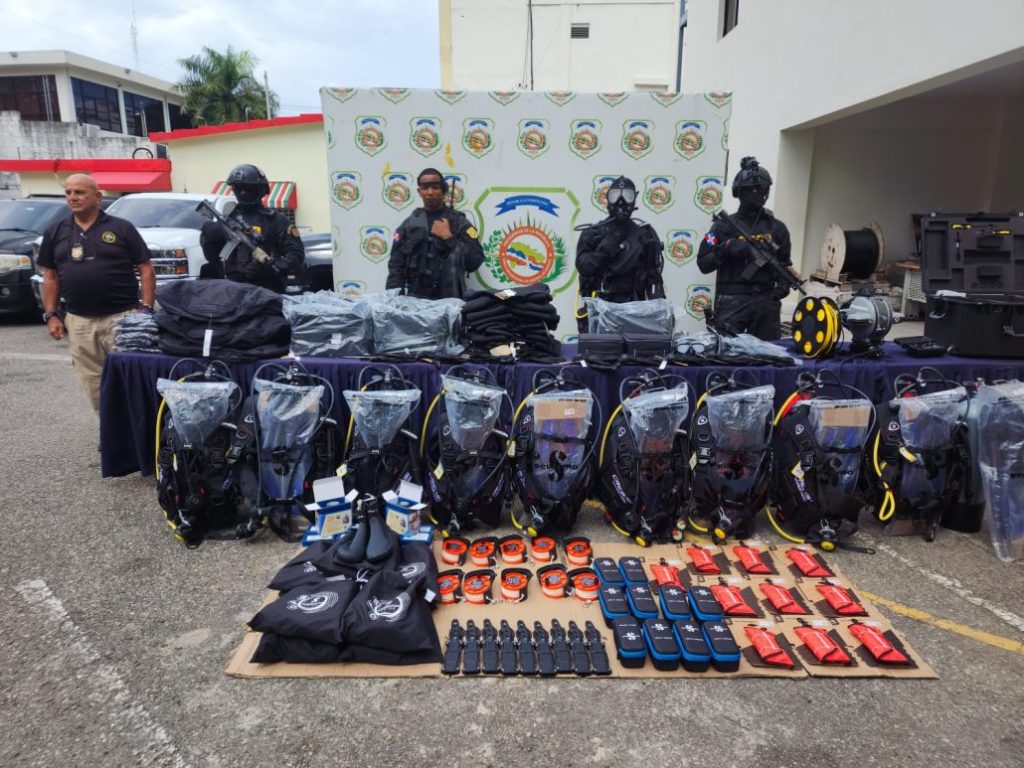 Estados Unidos entrega a DNCD nuevos equipos para combatir el narcotráfico