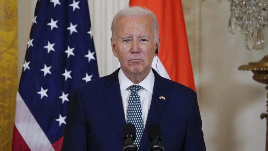 Los republicanos amenazan a Biden con un juicio político