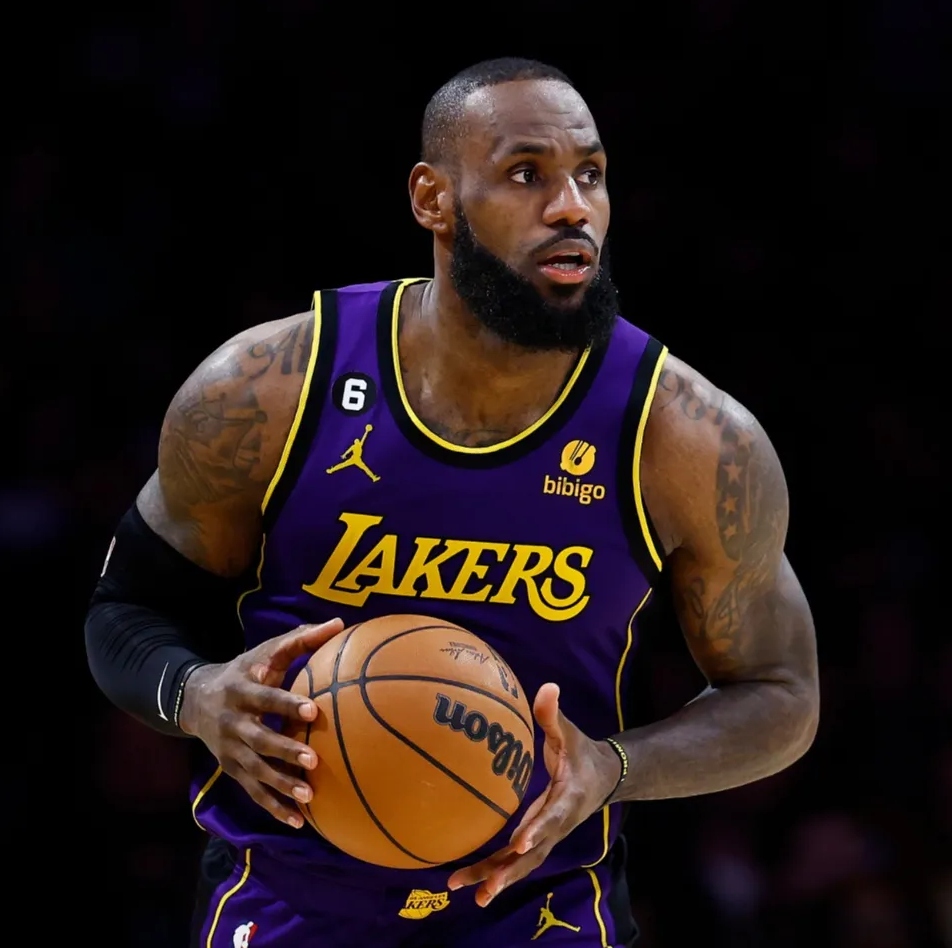 LeBron James confirma que no se retira y jugará su temporada número 21