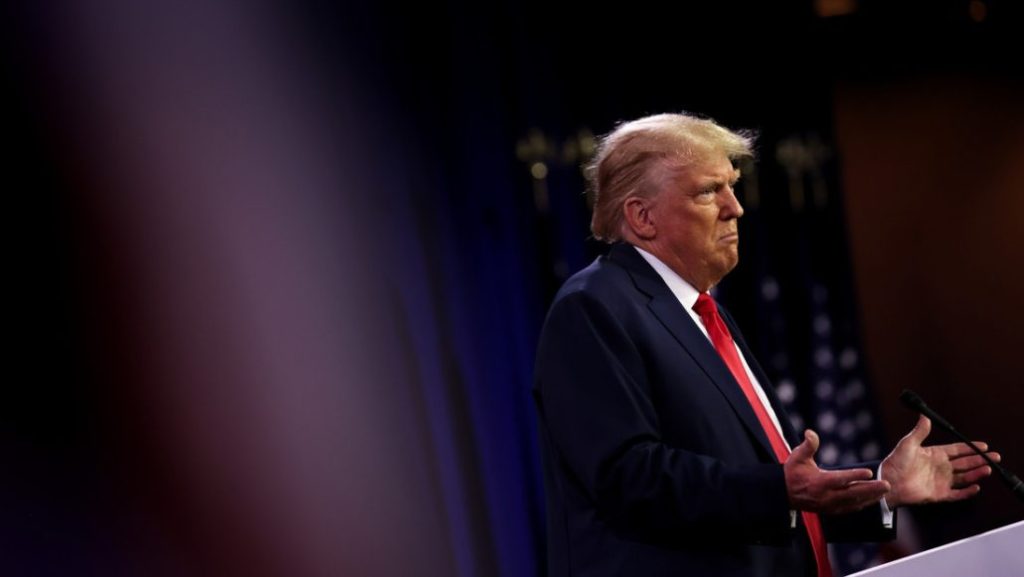 Jueza prohíbe a Trump publicar pruebas en su contra del asalto al Capitolio