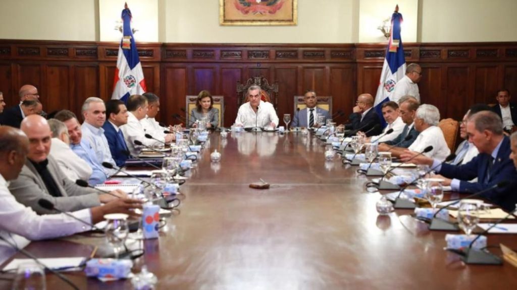 Abinader advierte funcionarios que utilicen recursos del Estado en la campaña «serán sancionados»