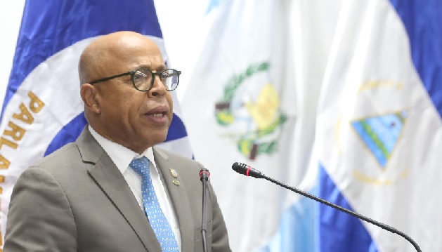 Alfredo Pacheco resta importancia a las alianzas que gestiona oposición