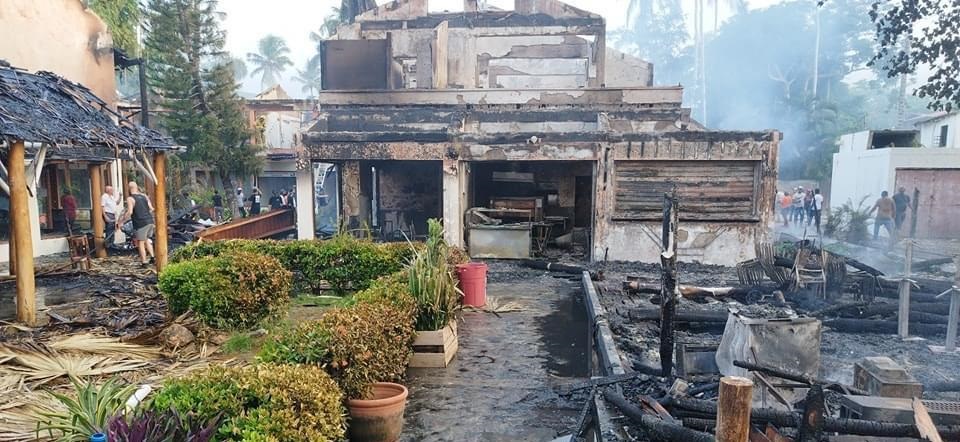 Incendio en Las Terrenas afectó al menos 10 locales comerciales