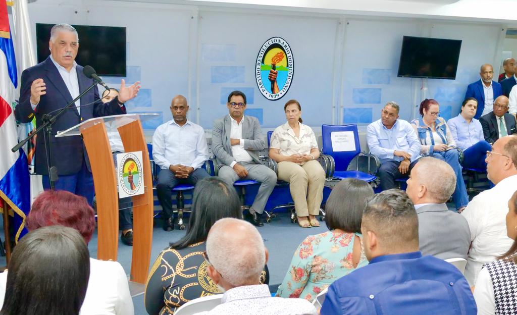 Miguel Vargas asegura el PRD se fortalece al juramentar nuevos miembros