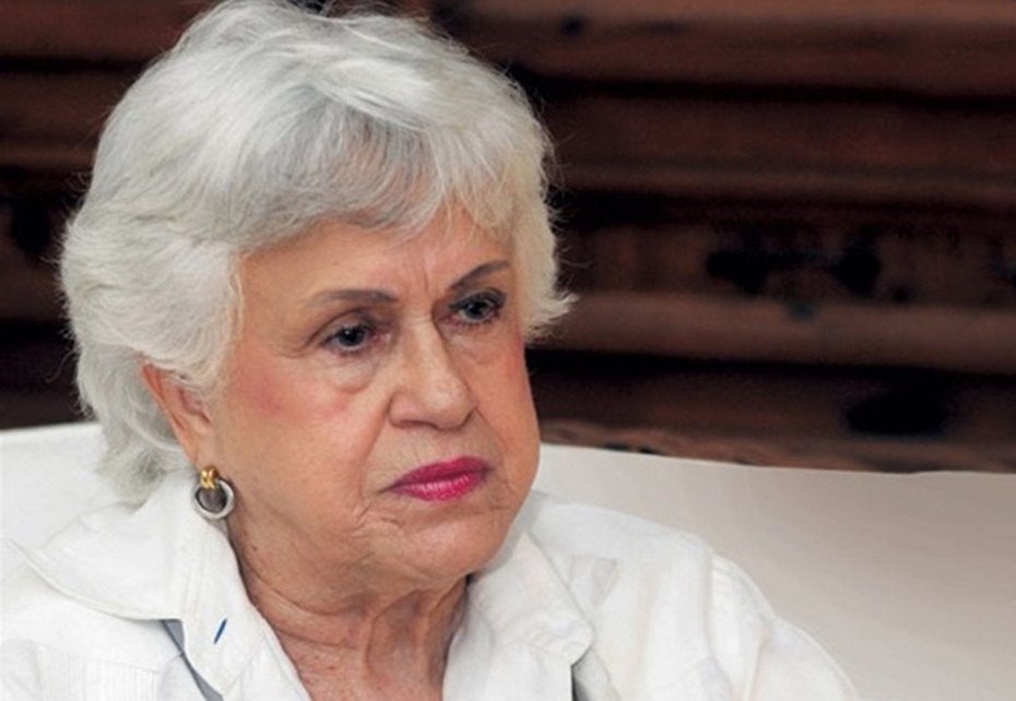 Milagros Ortiz Bosch inscribe precandidatura presidencial de Luis Abinader