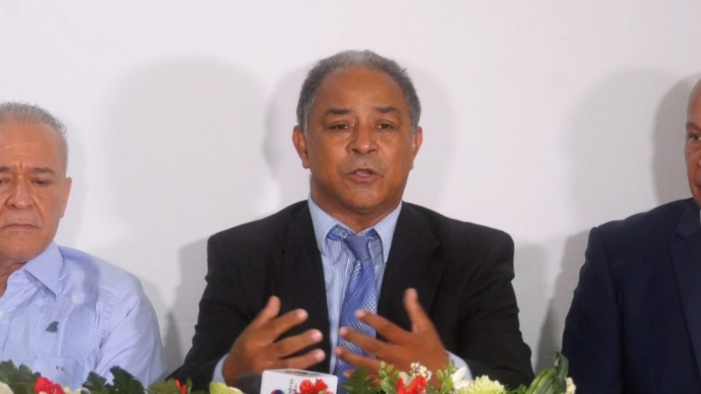 Decenas de trabajadores de la prensa asisten a jornada de vivienda en CDP