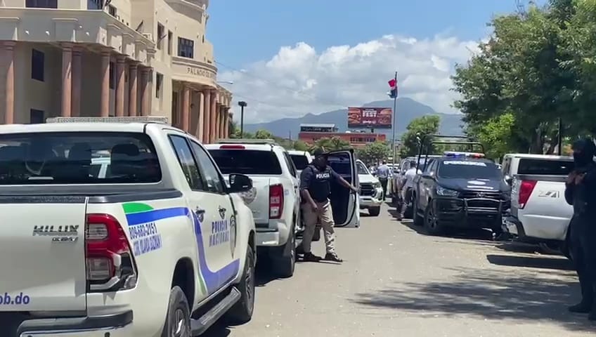 Fiscalía realiza allanamientos en varios sectores de Santiago