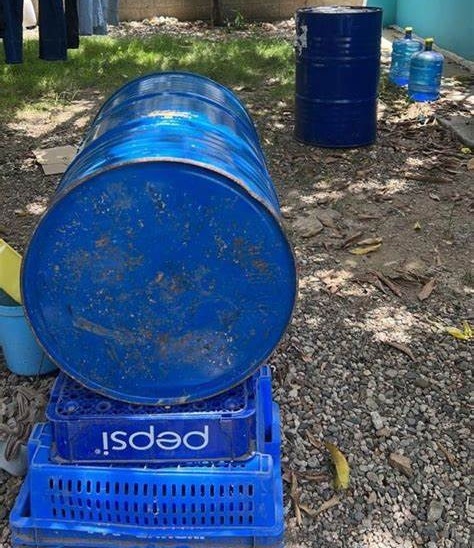 Desmantelan laboratorio clandestino de alcohol adulterado en Santiago