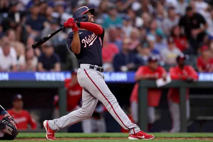 Oficial: Cachorros adquieren al dominicano Jeimer Candelario desde Nacionales