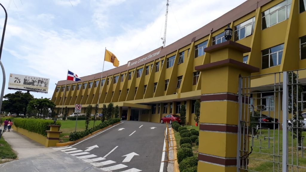 Fuerza del Pueblo a JCE: «¿Por qué aparecen miles de muertos en padrón del PRM?»