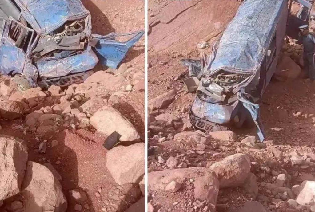 Mueren 24 personas al caer una furgoneta por un barranco en el centro de Marruecos
