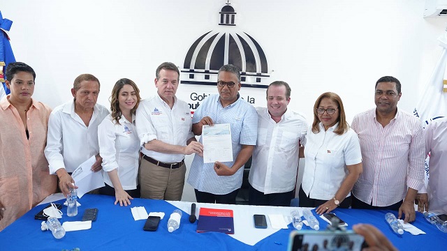 Gobierno entrega 54 millones a detallistas Dajabón y Pedernales