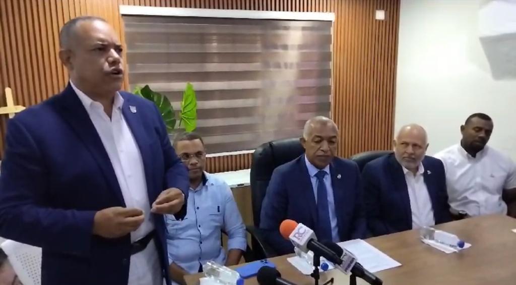 Regidores actuales de ASDE apoyan a Bertico Santana a la alcaldía de SDE