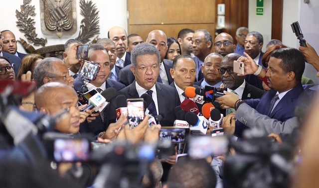 Leonel ve equivocados métodos Gobierno para detener canal río