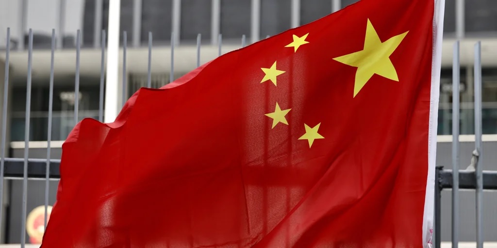 China inyecta 12.800 millones a sus bancos y recorta reservas divisas extranjeras