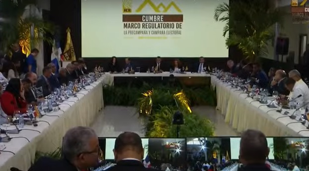 Partidos acuden JCE para debate sobre precampaña y campaña