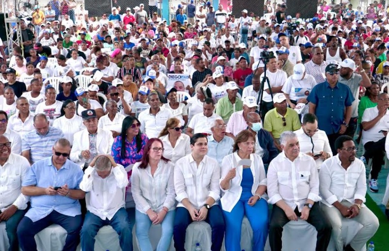 Miguel Vargas ve incapacidad y temor del gobierno; retroceso en servicios