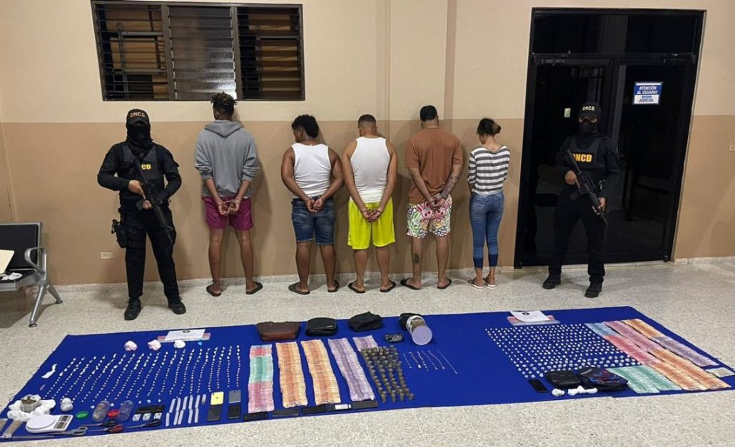 Desmantelan un punto de drogas en Nagua y detienen cinco personas