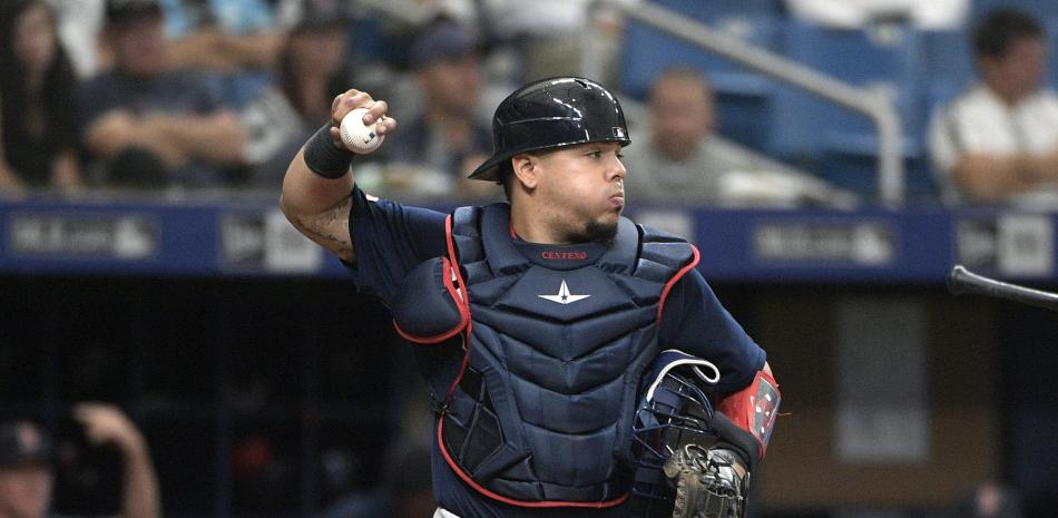 Estrellas Orientales contratan al receptor boricua Juan Centeno