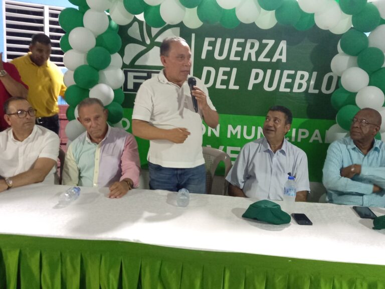 Radhamés Jiménez: “Apagones, dengue y alto costo de la vida agudizan difícil situación que viven los dominicanos”