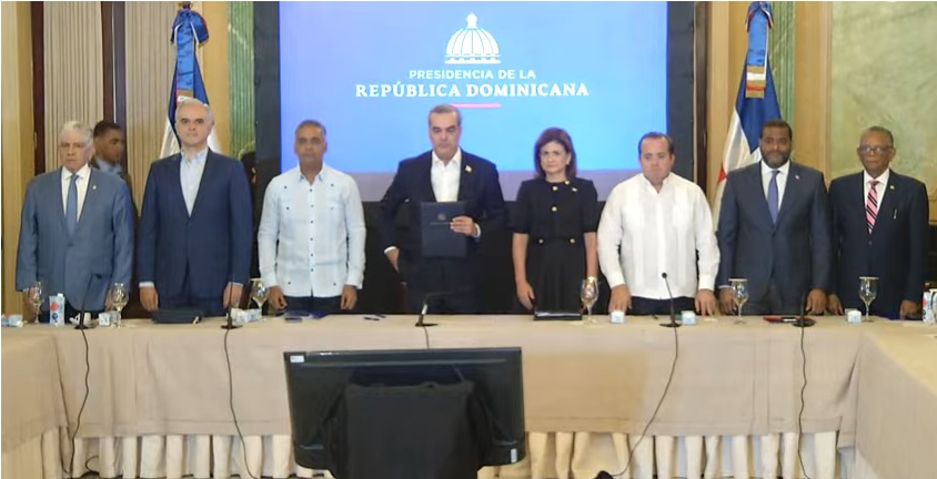 Abinader y 28 partidos firman un pacto para lidiar con crisis Haití