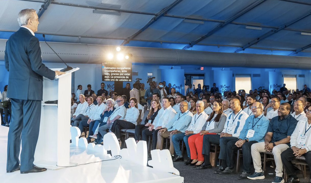 Abinader llama candidatos PRM dar ejemplo con la transparencia