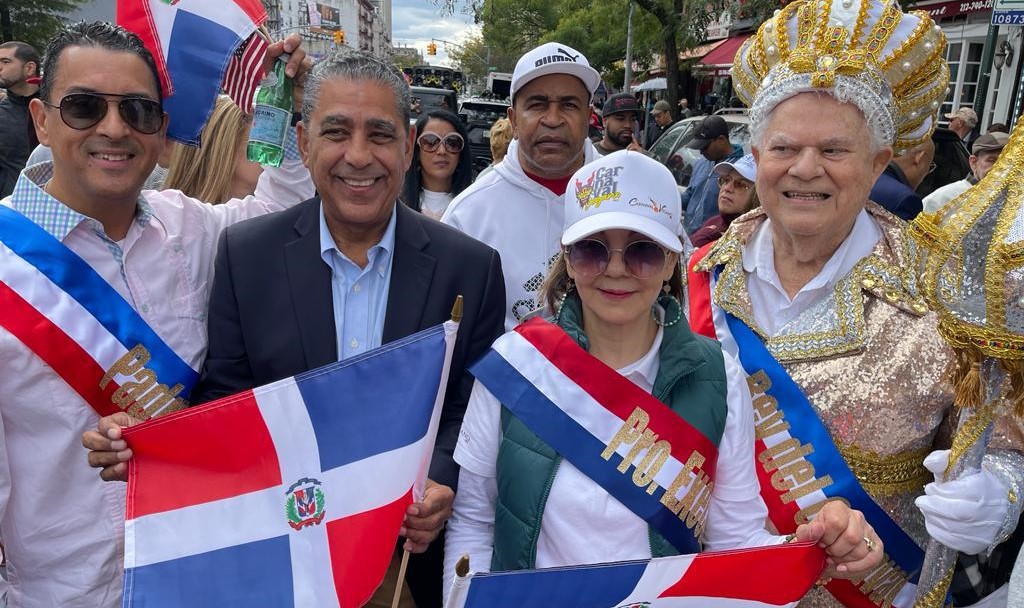 NY: Aspirante a concejal, Angel Mota agradece su elección como padrino del Carnaval Vegano.