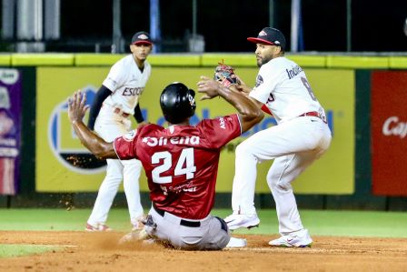 Gigantes, Licey y Estrellas triunfan en beisbol profesional dominicano